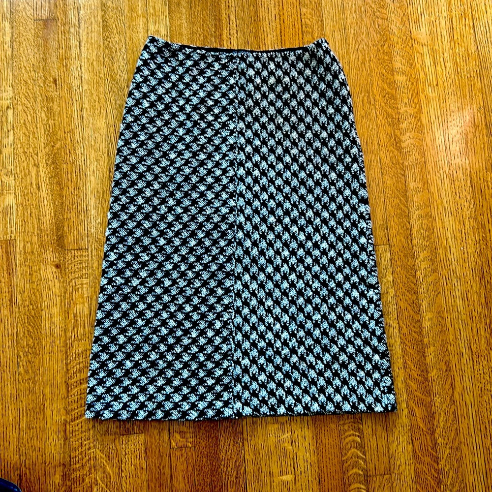 St John knit skirt. Black and White design.